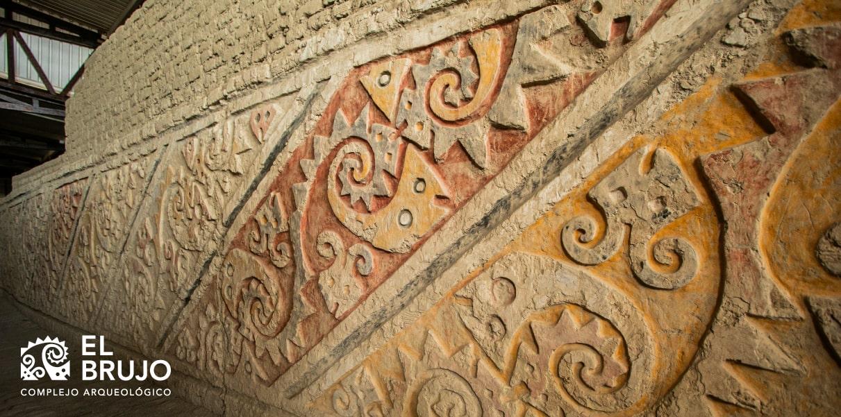 Figuras en murales de Huaca Cao Viejo